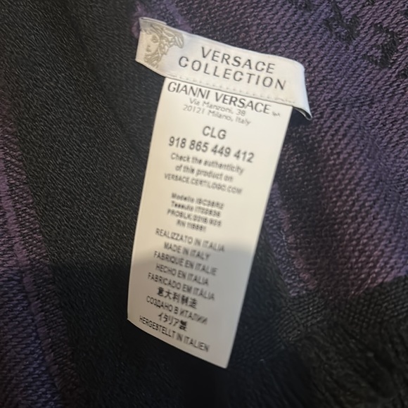 Versace Scarf/wrap - Picture 3 of 3